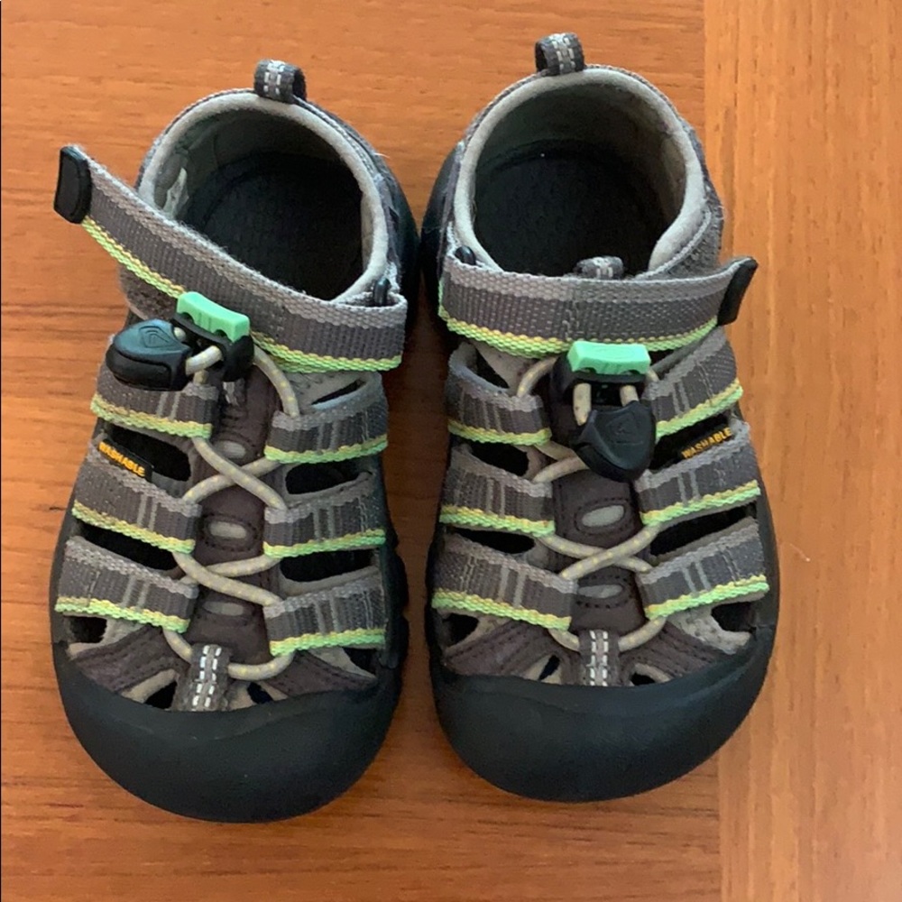Keen Toddler 9T sandals